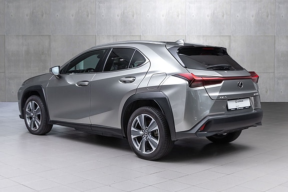 Lexus UX300e 4 of 30