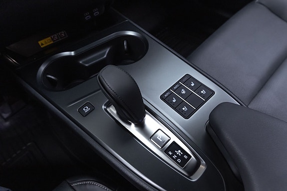 Lexus UX300e 18 of 30