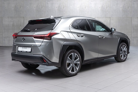 Lexus UX300e 6 of 30