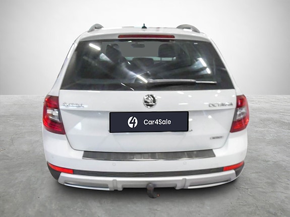 Skoda Octavia Scout 4 of 26