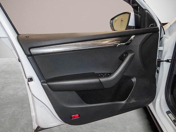 Skoda Octavia Scout 10 of 26