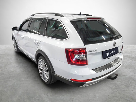 Skoda Octavia Scout 3 of 26