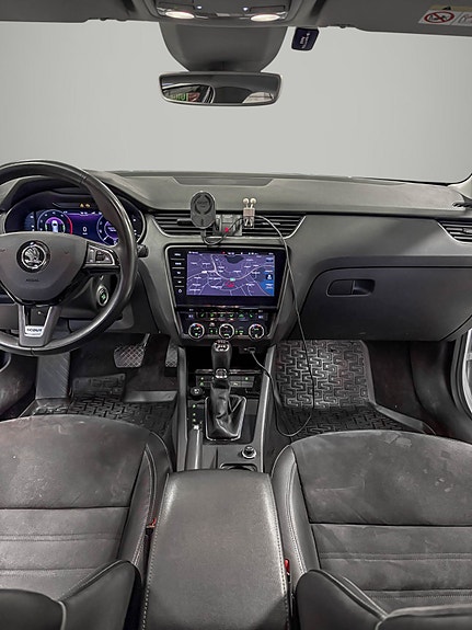 Skoda Octavia Scout 12 of 26