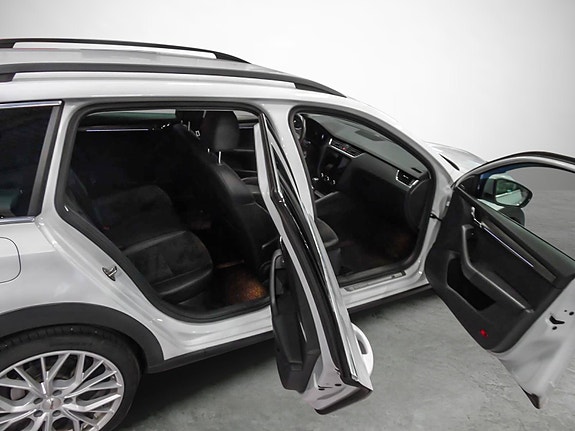 Skoda Octavia Scout 16 of 26