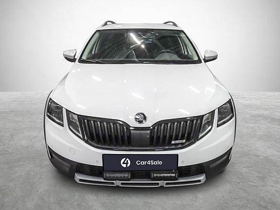 Skoda Octavia Scout 8 of 26