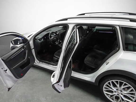 Skoda Octavia Scout 9 of 26