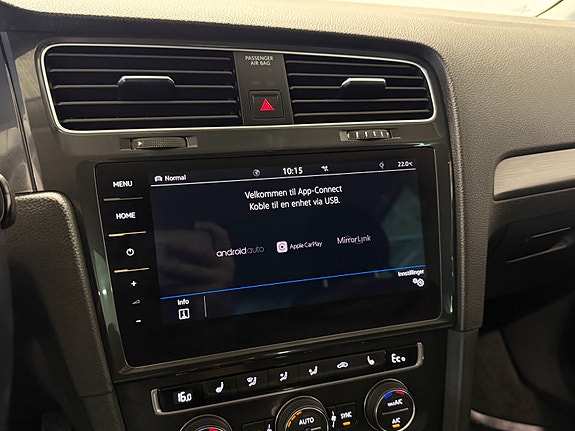 Volkswagen e-Golf VII 27 of 30