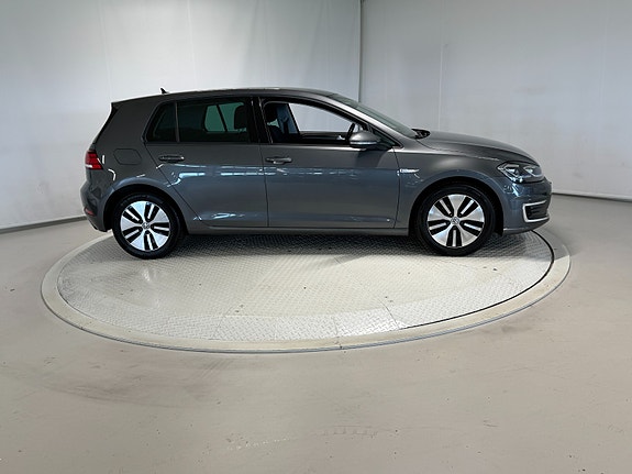 Volkswagen e-Golf VII 12 of 30