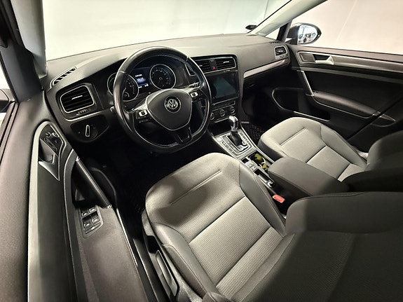 Volkswagen e-Golf VII 6 of 30