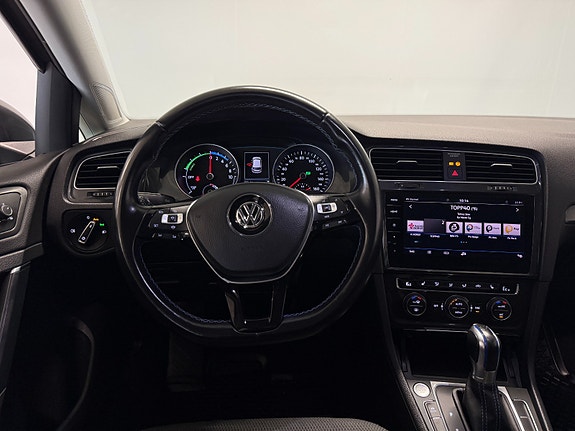 Volkswagen e-Golf VII 16 of 30