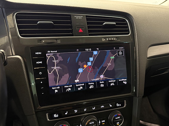 Volkswagen e-Golf VII 28 of 30