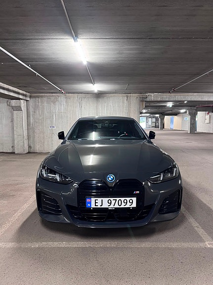 BMW i4 3 of 15