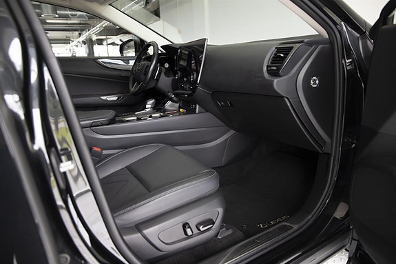 Lexus NX450h 28 of 29