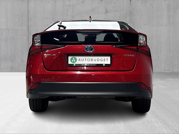Toyota Prius 8 of 22