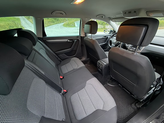 Volkswagen Passat 9 of 17