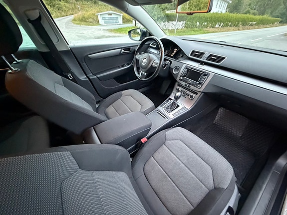 Volkswagen Passat 8 of 17
