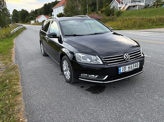 Volkswagen Passat 2 of 17