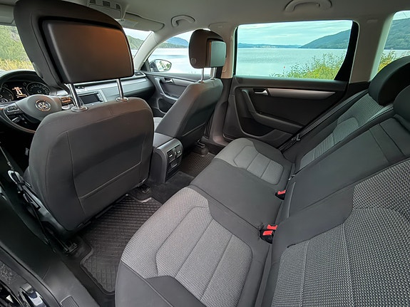 Volkswagen Passat 10 of 17