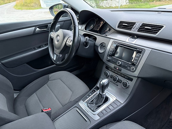 Volkswagen Passat 11 of 17