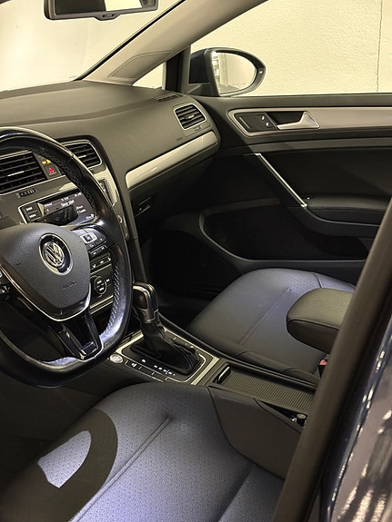 Volkswagen e-Golf VII 19 of 20