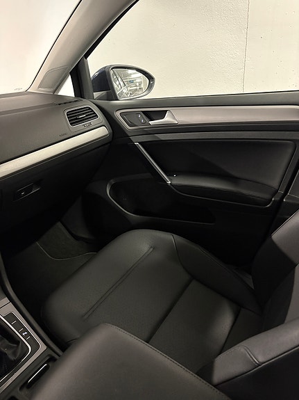 Volkswagen e-Golf VII 12 of 20