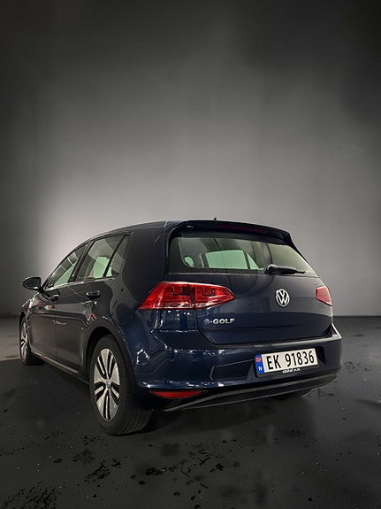 Volkswagen e-Golf VII 2 of 20
