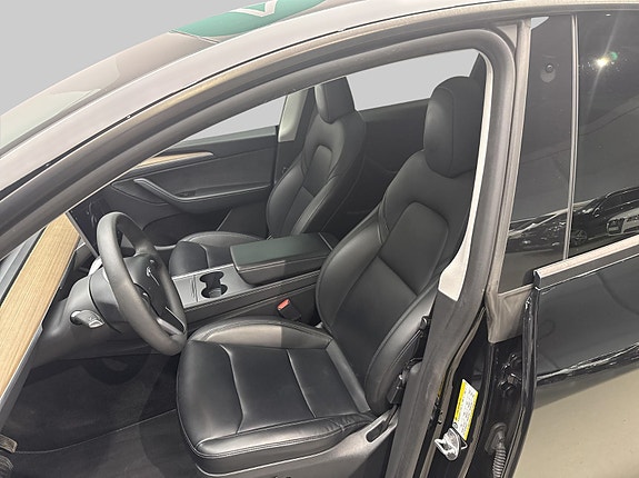 Tesla Model Y 8 of 23