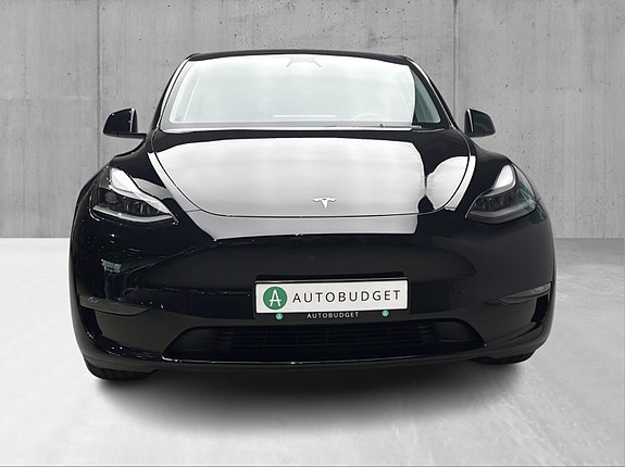 Tesla Model Y 4 of 23