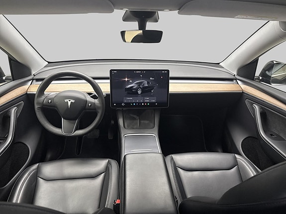 Tesla Model Y 15 of 23