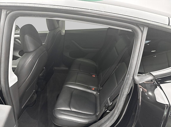 Tesla Model Y 14 of 23