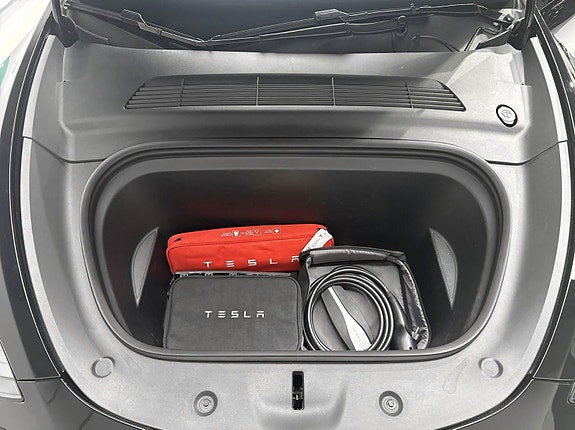 Tesla Model Y 20 of 23