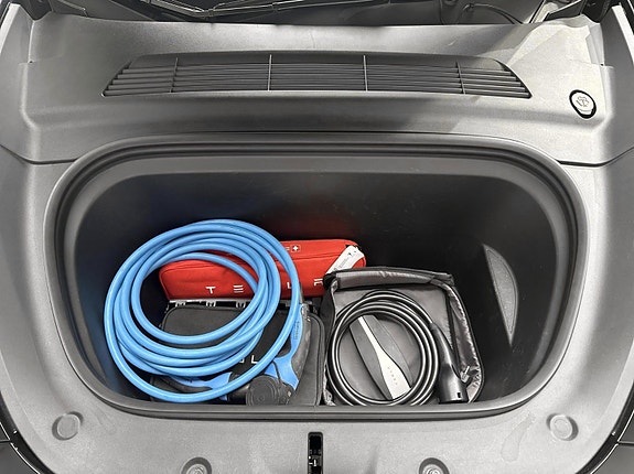 Tesla Model Y 21 of 23