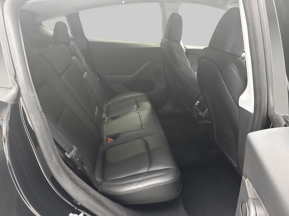 Tesla Model Y 18 of 23
