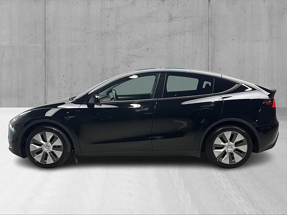 Tesla Model Y 5 of 23