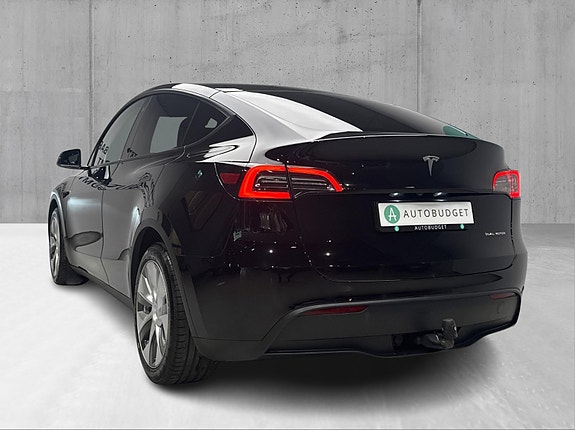 Tesla Model Y 6 of 23