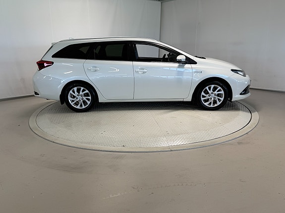 Toyota Auris 12 of 30