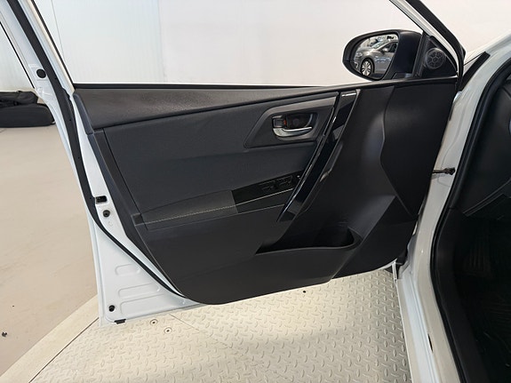 Toyota Auris 30 of 30