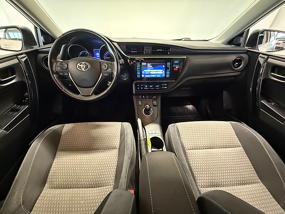 Toyota Auris 5 of 30