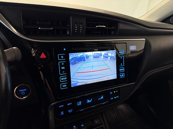 Toyota Auris 27 of 30
