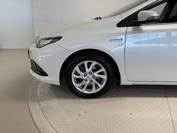Toyota Auris 8 of 30
