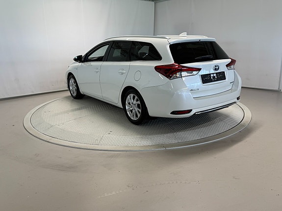 Toyota Auris 4 of 30