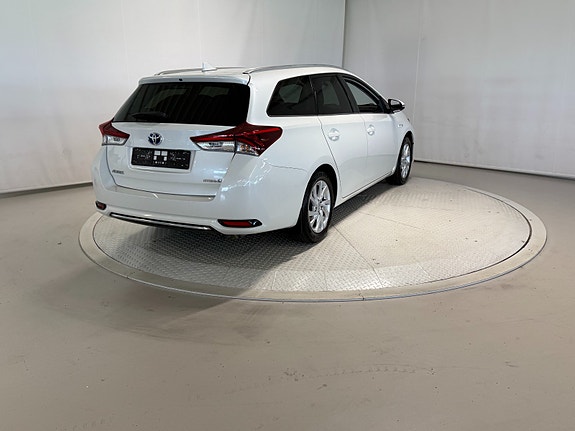 Toyota Auris 3 of 30