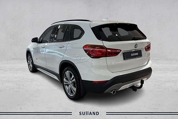BMW X1 3 of 21