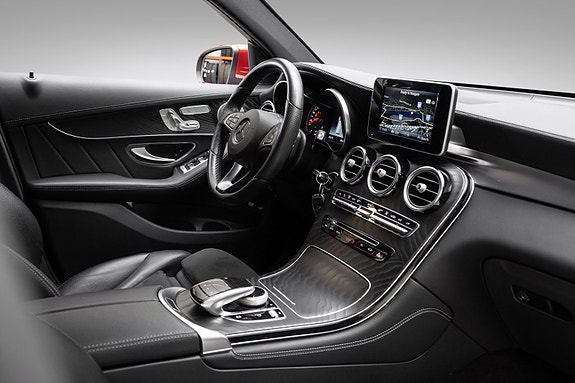 Mercedes-Benz GLC350 e 27 of 27