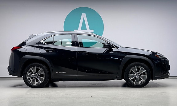 Lexus UX300e 3 of 30