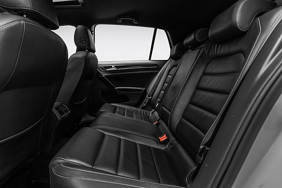 Volkswagen Golf 15 of 27