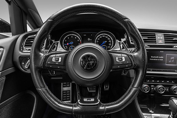 Volkswagen Golf 17 of 27