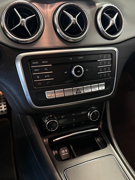 Mercedes-Benz CLA180 30 of 30