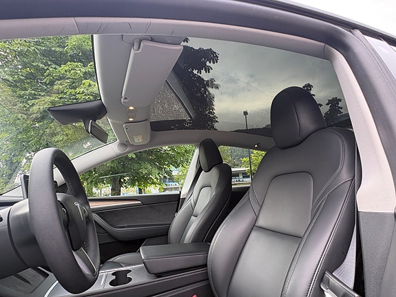 Tesla Model Y 10 of 20