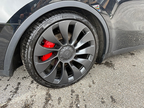 Tesla Model Y 20 of 20